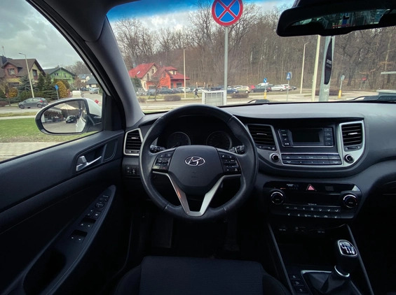 Hyundai Tucson cena 61999 przebieg: 198900, rok produkcji 2017 z Nysa małe 56
